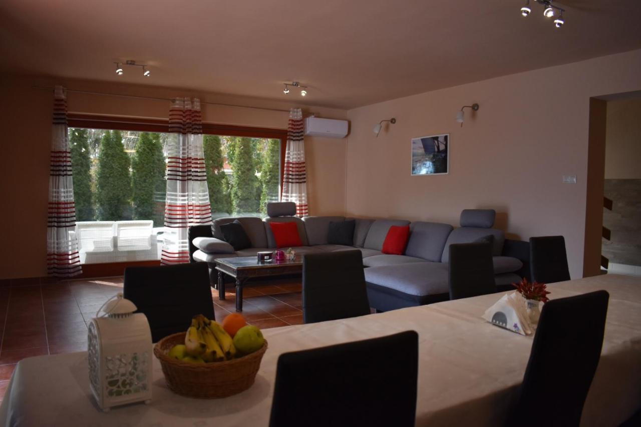 Villa Lily Zamárdi Exteriör bild