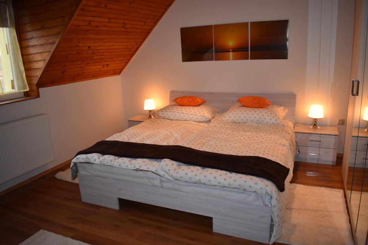 Villa Lily Zamárdi Exteriör bild