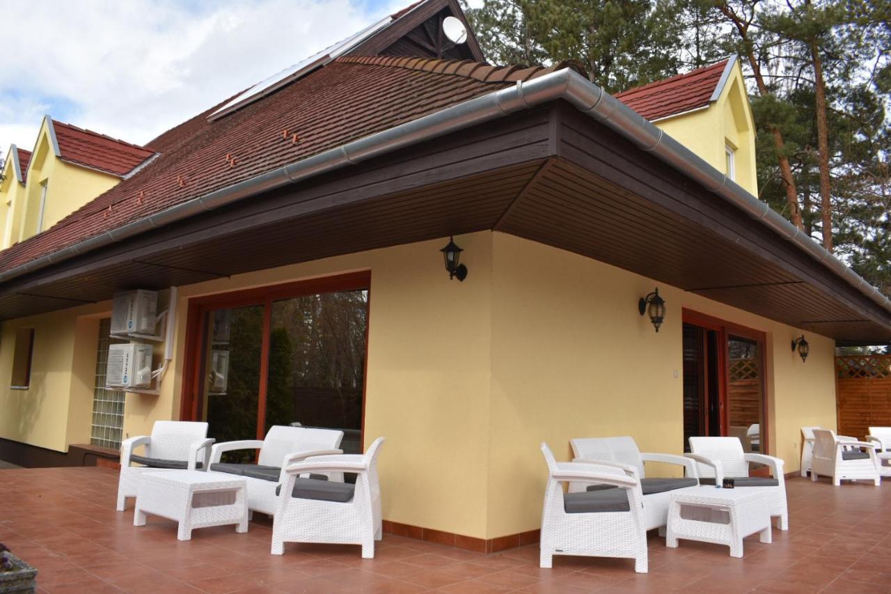 Villa Lily Zamárdi Exteriör bild