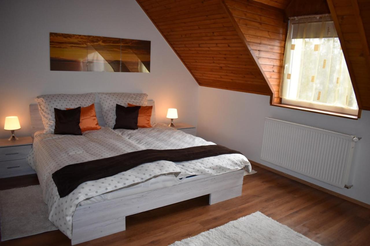 Villa Lily Zamárdi Exteriör bild